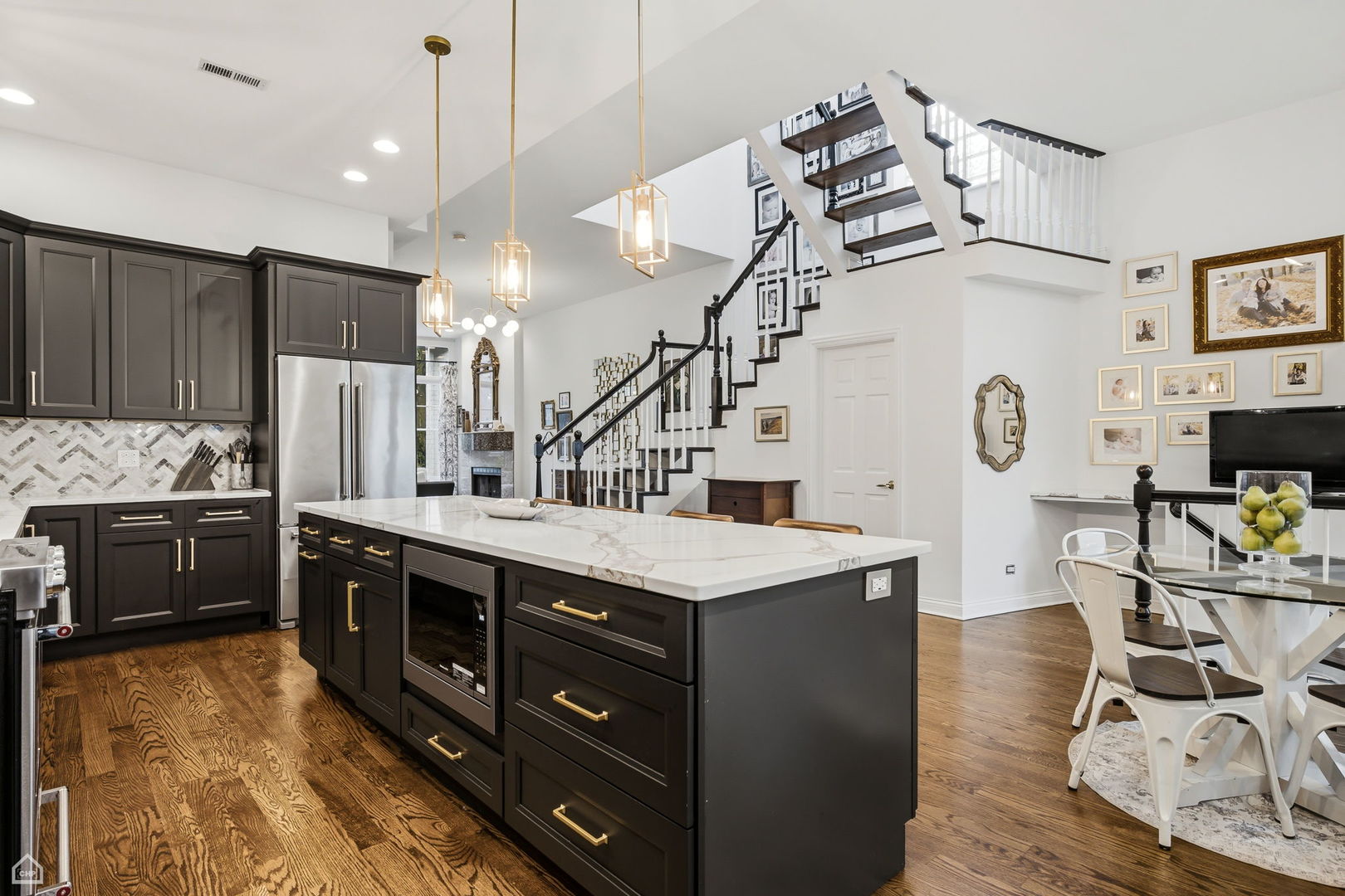 1310 West Roscoe Street Chicago, IL 60657 - Photo 18 of 48