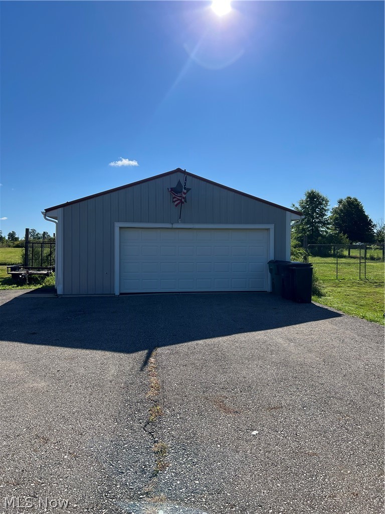 7465 Dewey Road Thompson, OH 44086 - Photo 4 of 23