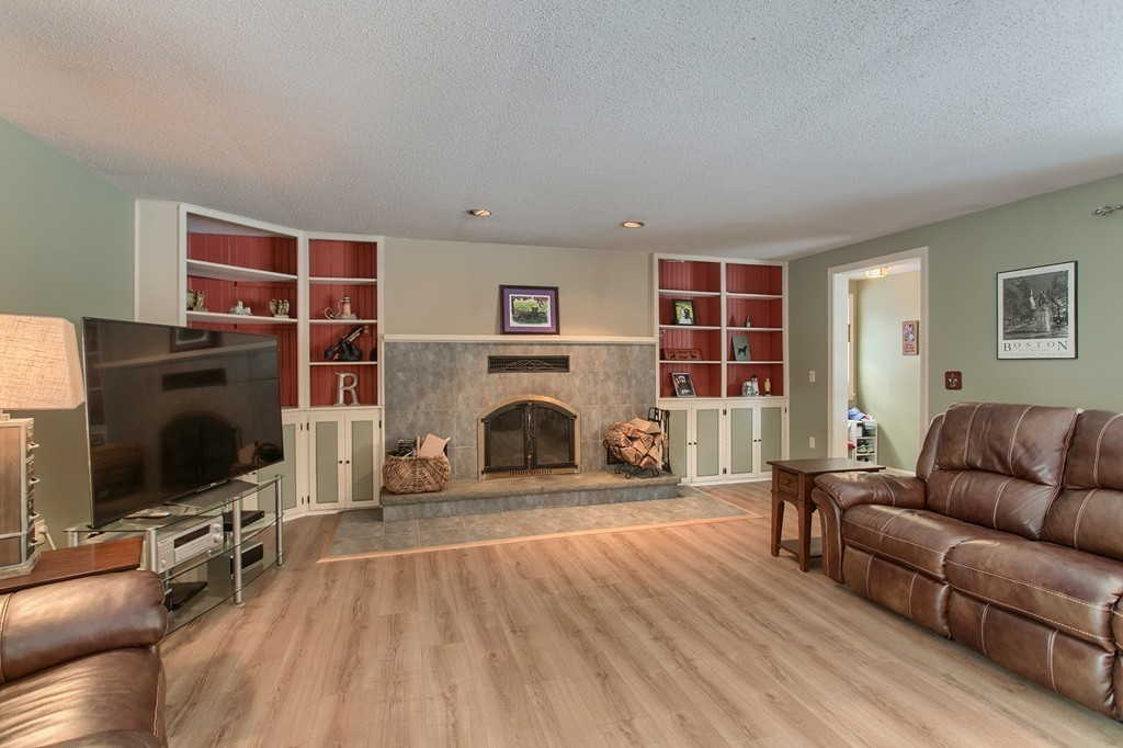 9 Bridle Path Townsend, MA 01474 - Photo 3 of 30