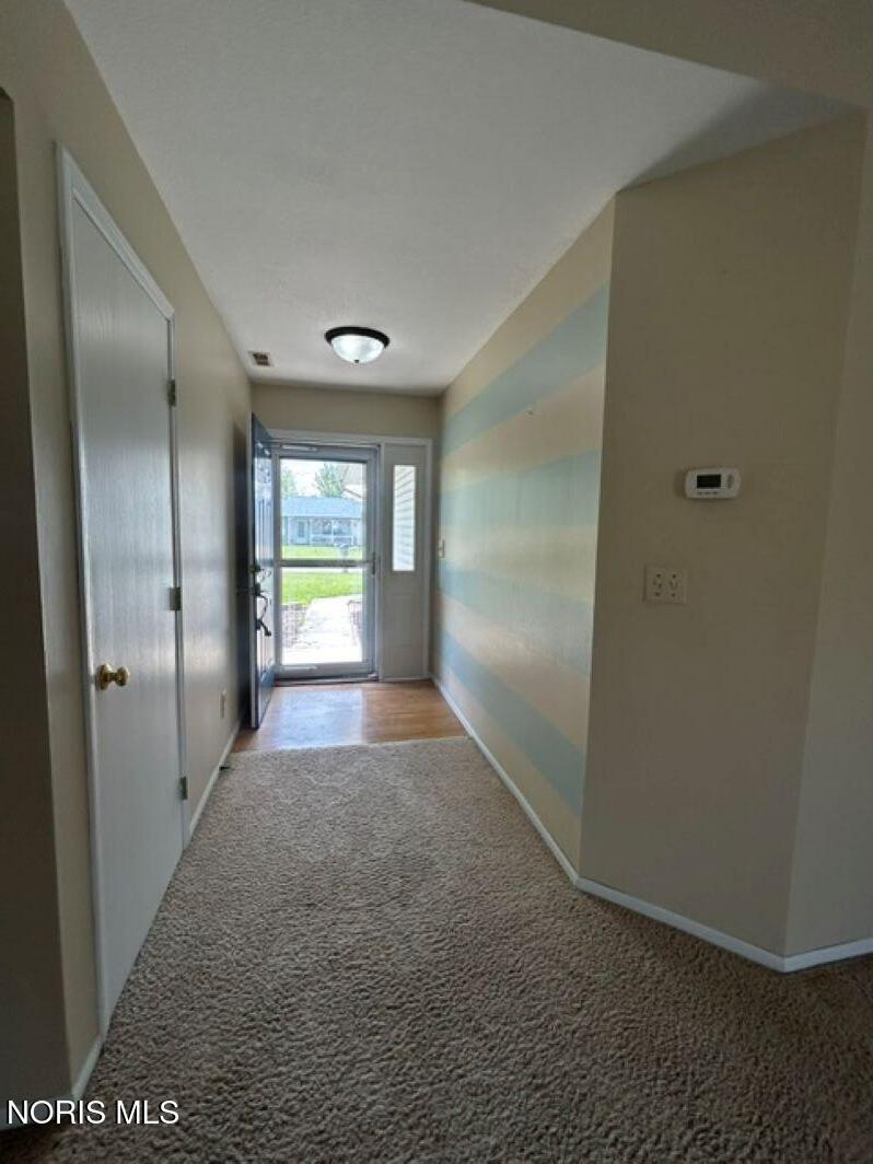 1609 Colonial Lane Bryan, OH 43506 - Photo 6 of 23 1609 colonial entry