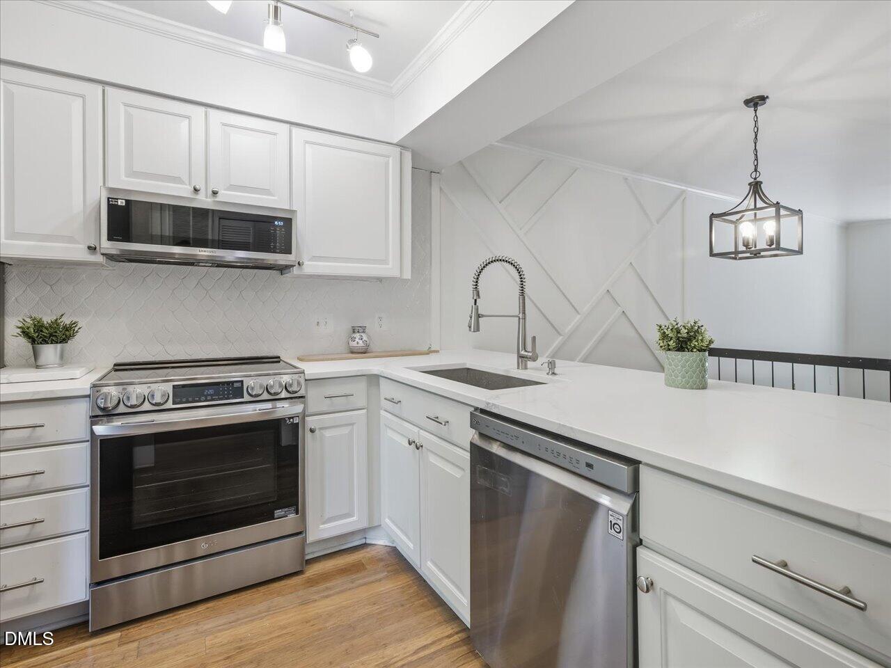 812 Green Ridge Drive Raleigh, NC 27609 - Photo 30 of 88 30-Kitchen