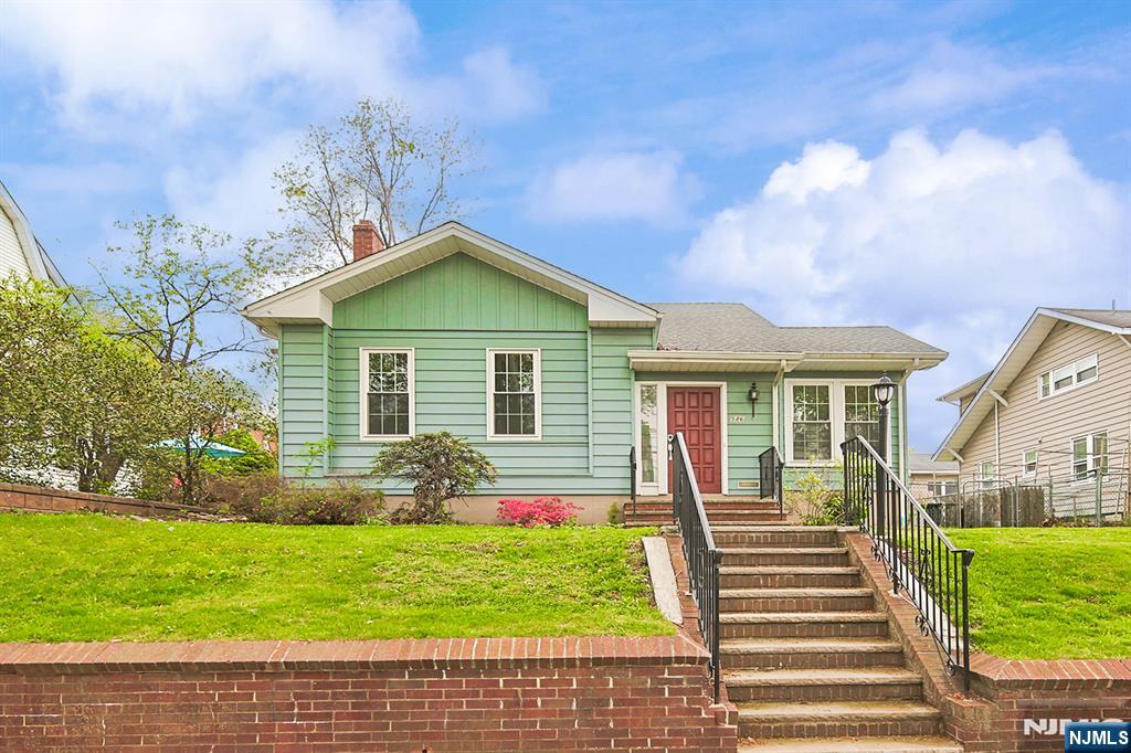 586 Hillside Street Ridgefield, NJ 07657 - Photo 7 of 46