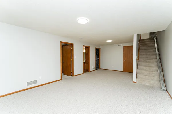 $2,100 | 3323 7th Street Northwest, Rochester, MN 55901