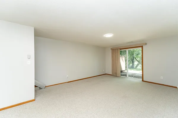 $2,100 | 3323 7th Street Northwest, Rochester, MN 55901