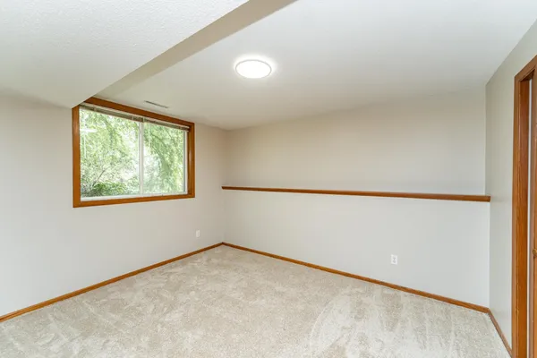 $2,100 | 3323 7th Street Northwest, Rochester, MN 55901