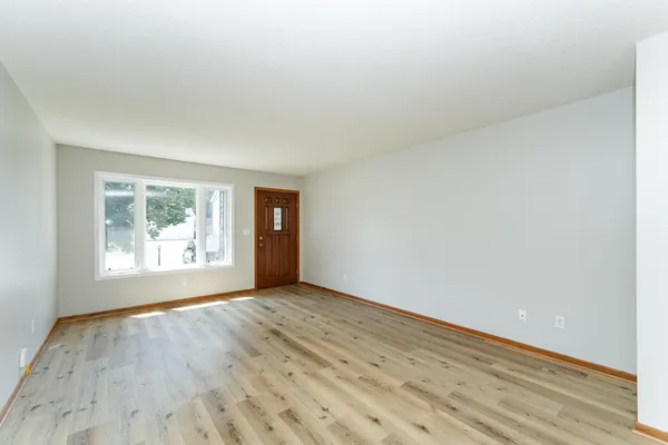 $2,100 | 3323 7th Street Northwest, Rochester, MN 55901