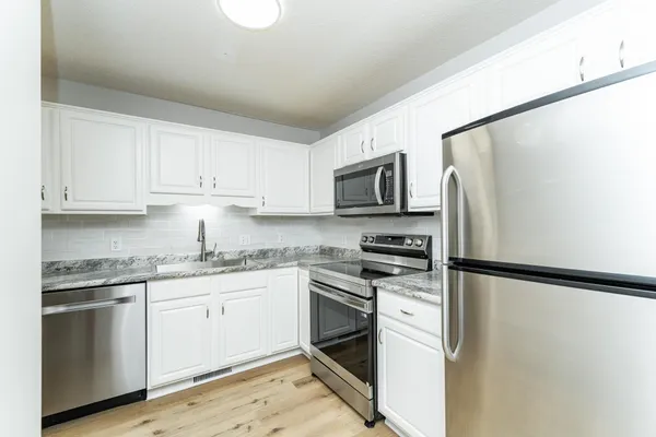$2,100 | 3323 7th Street Northwest, Rochester, MN 55901