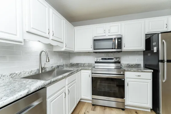 $2,100 | 3323 7th Street Northwest, Rochester, MN 55901