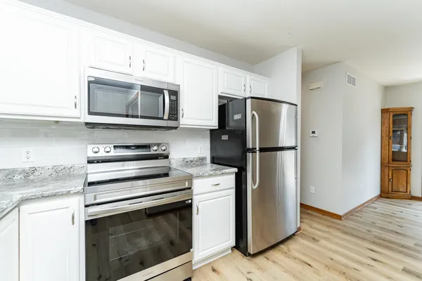 $2,100 | 3323 7th Street Northwest, Rochester, MN 55901