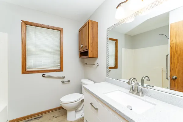 $2,100 | 3323 7th Street Northwest, Rochester, MN 55901