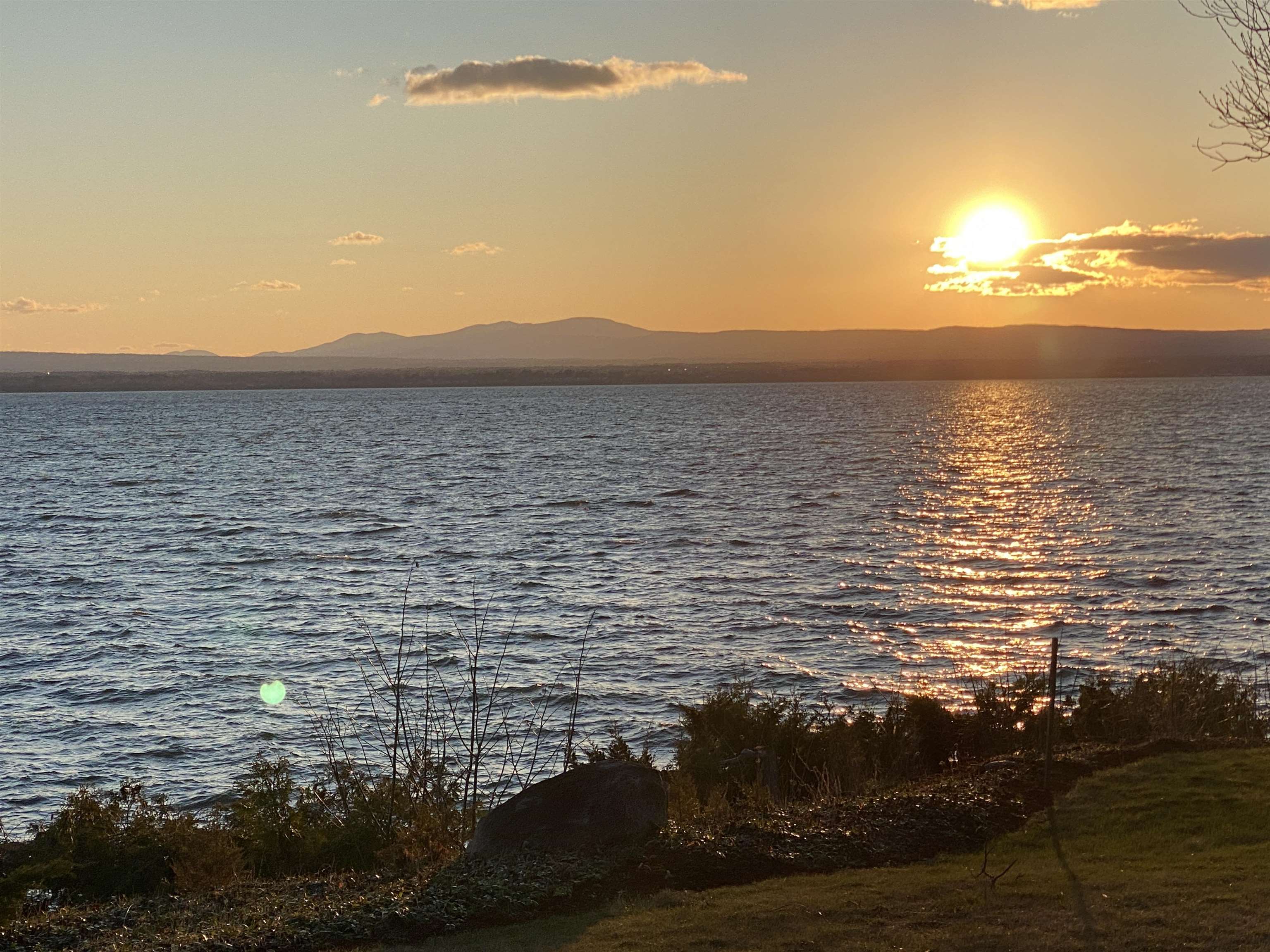 571 West Shore Road South Hero, VT 05486 - Photo 3 of 50