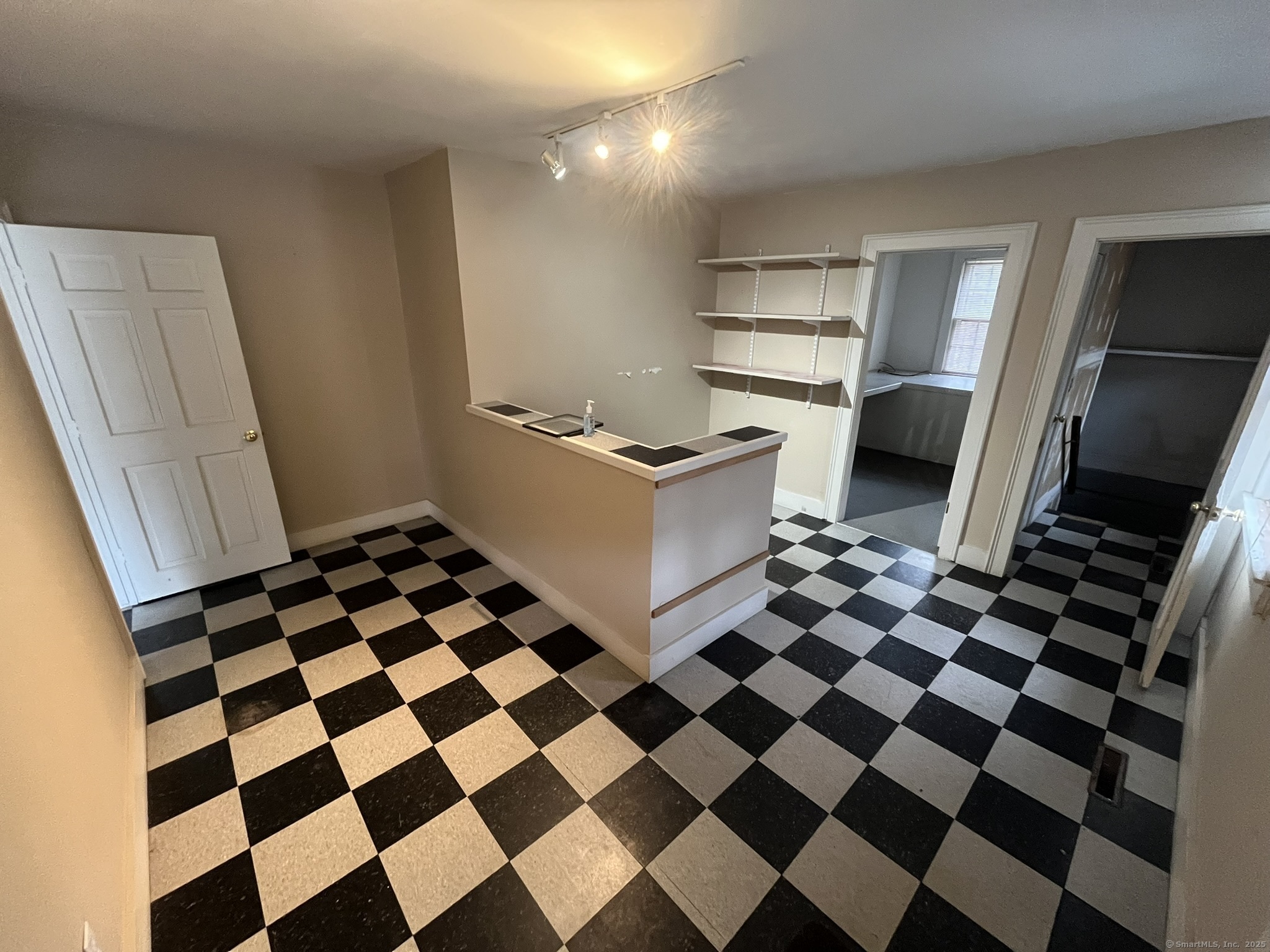 439 Washington Road Woodbury, CT 06798 - Photo 5 of 32