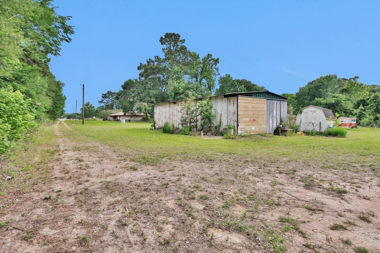 15635 Hwy 105 Road Conroe, TX 77306 - Photo 13 of 22