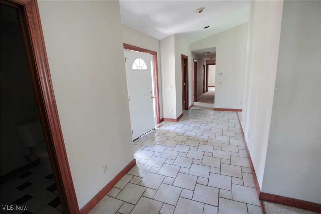 1031 Georgetown Road Salem, OH 44460 - Photo 24 of 31 Foyer featuring vaulted ceiling and baseboards