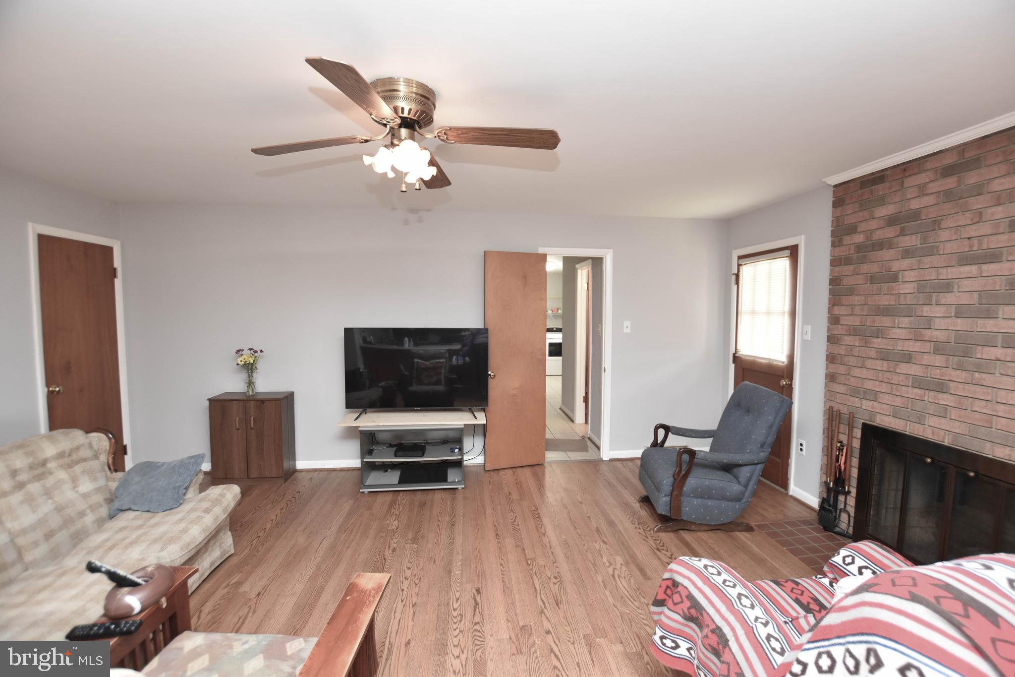 19141 Youngs Cliff Road Sterling, VA 20165 - Photo 16 of 40 Family Room