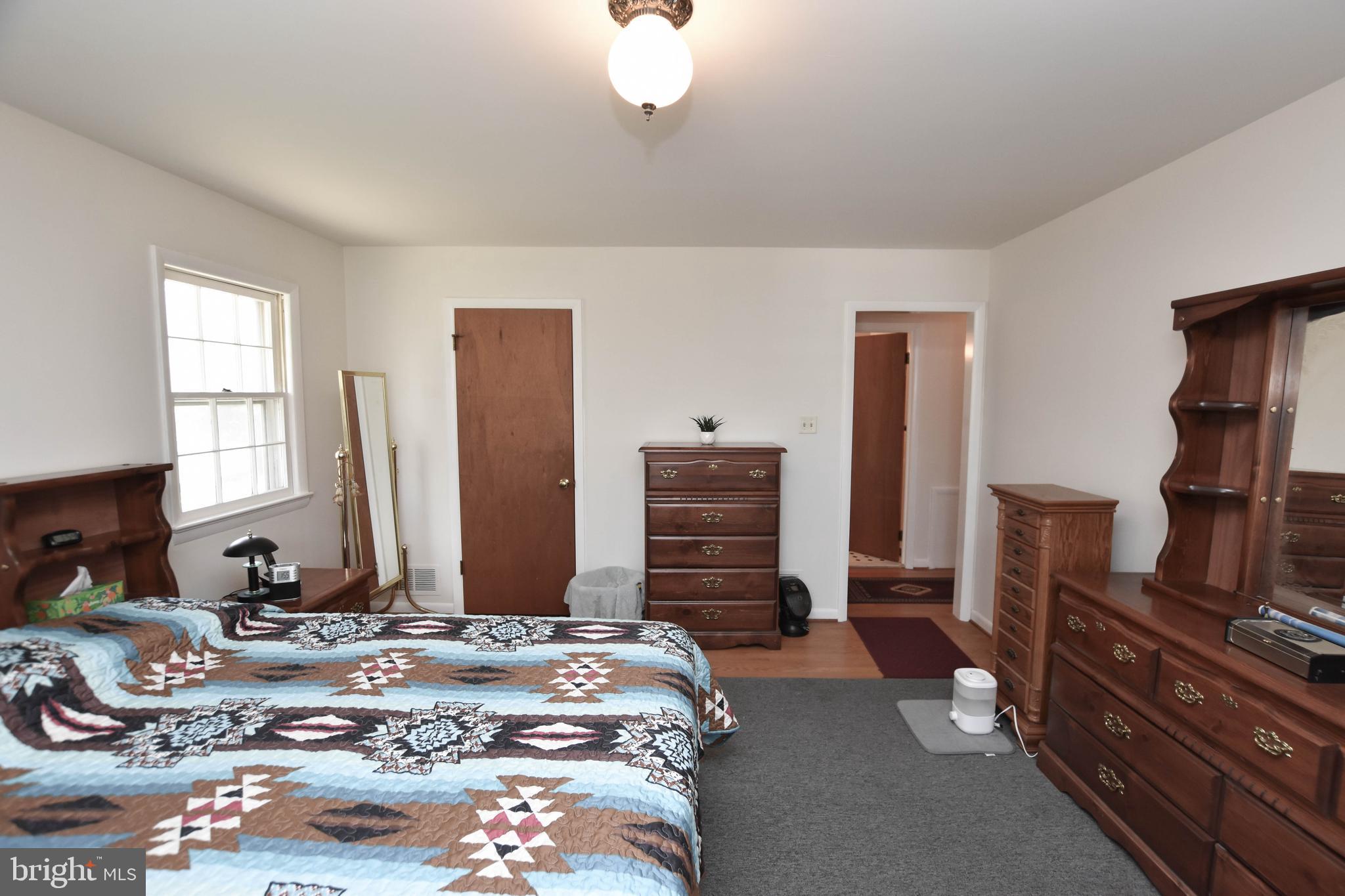 19141 Youngs Cliff Road Sterling, VA 20165 - Photo 20 of 40 Upstairs Bedroom