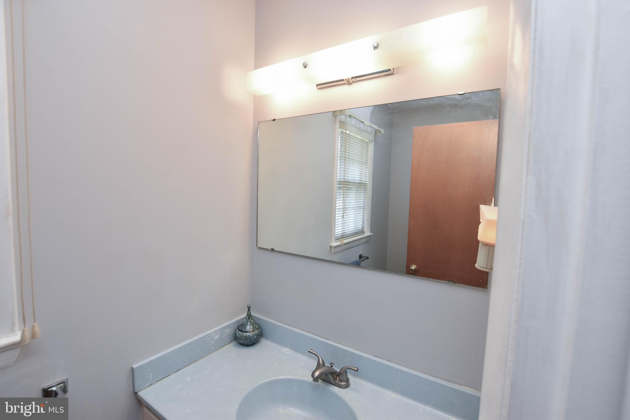 19141 Youngs Cliff Road Sterling, VA 20165 - Photo 29 of 40 Half Bath