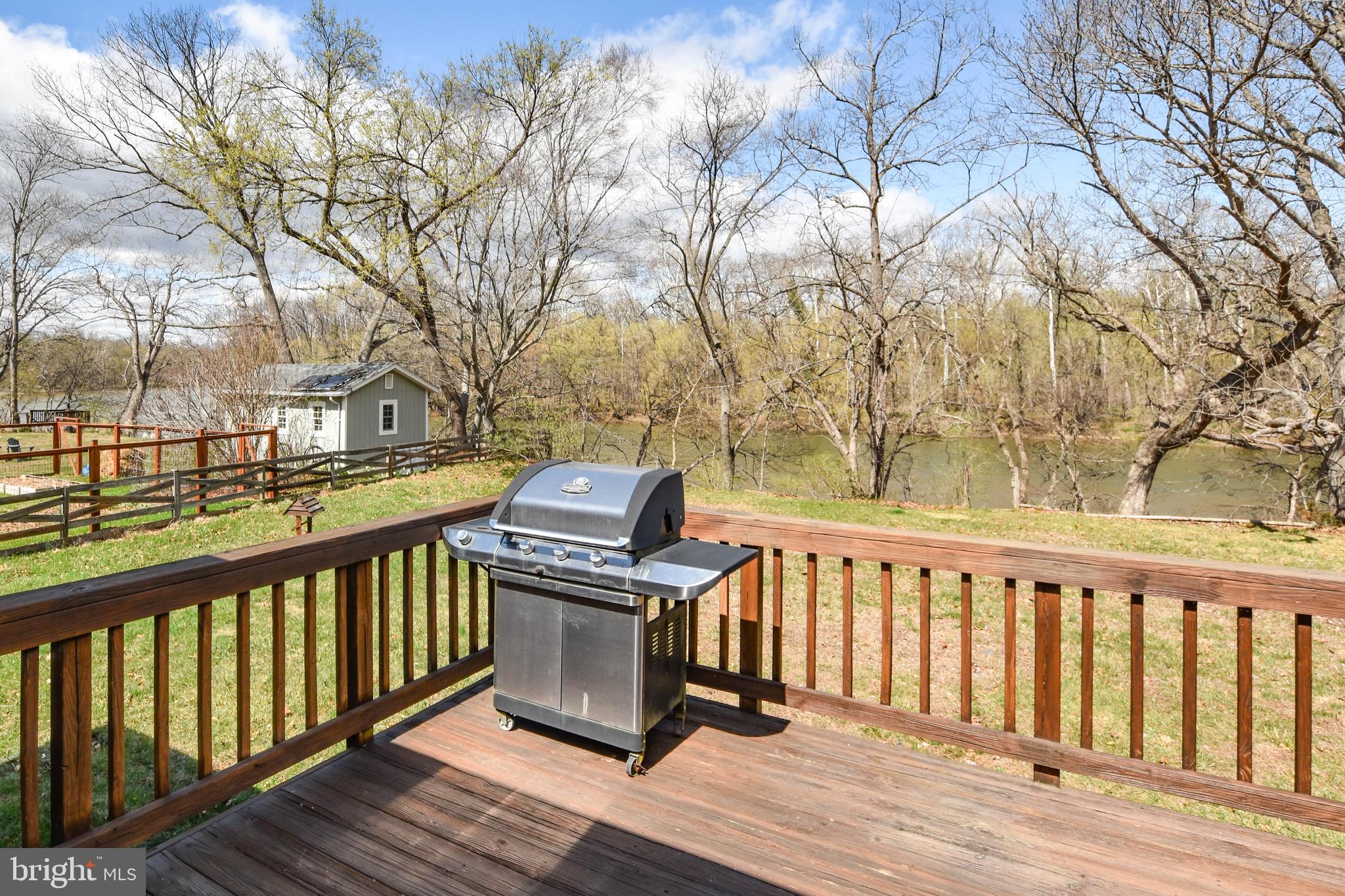 19141 Youngs Cliff Road Sterling, VA 20165 - Photo 4 of 40 Stunning Views from Deck