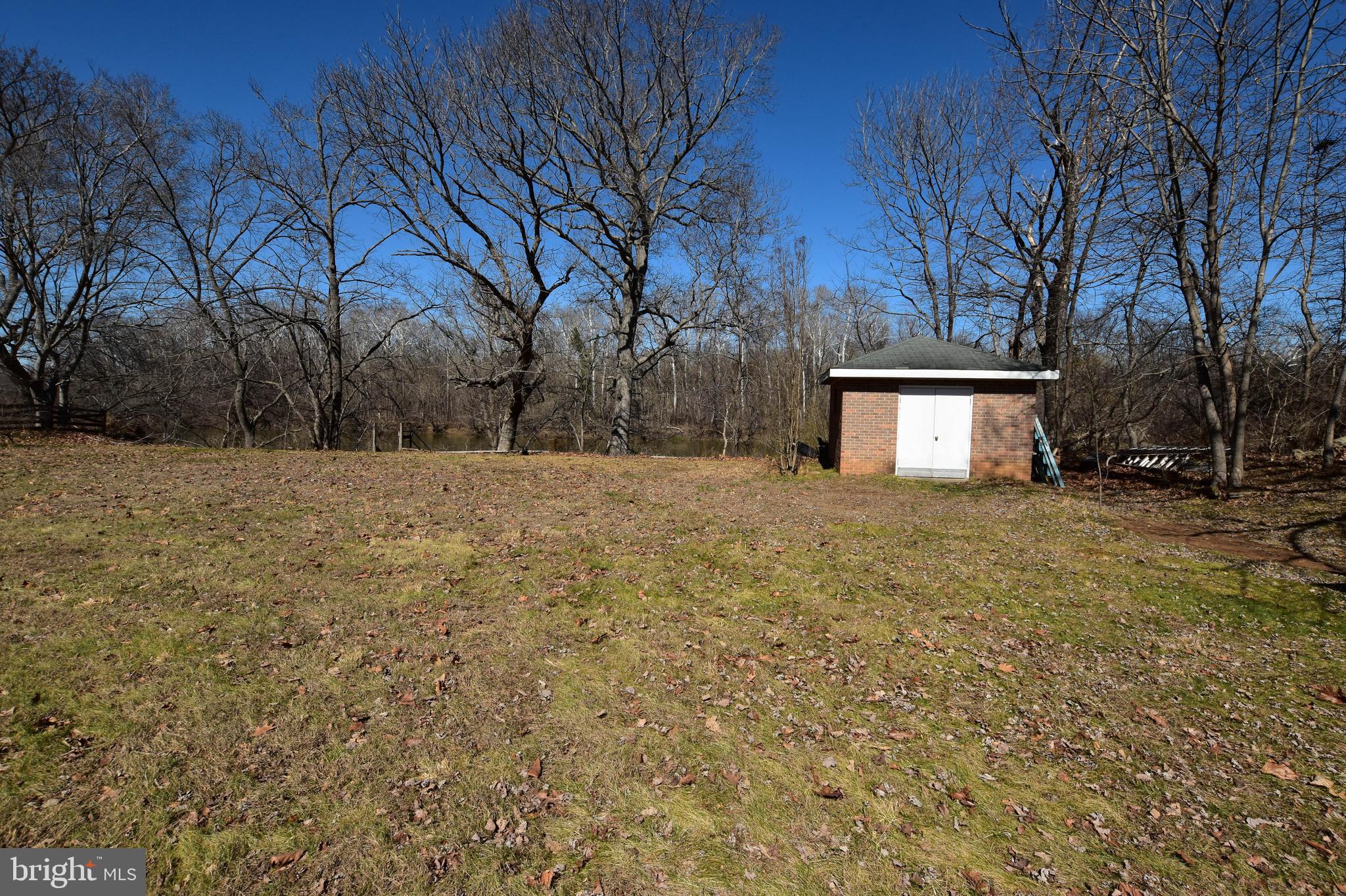 19141 Youngs Cliff Road Sterling, VA 20165 - Photo 6 of 40 Back Yard