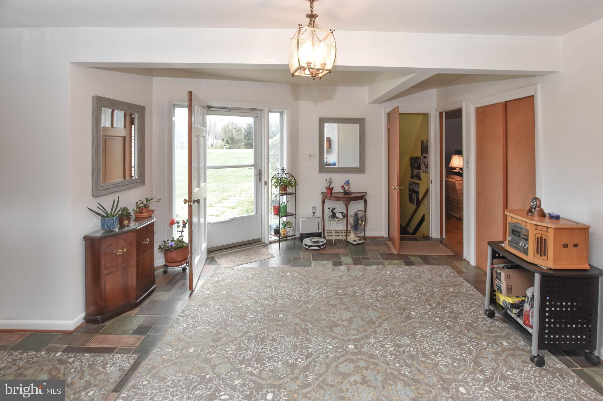 19141 Youngs Cliff Road Sterling, VA 20165 - Photo 8 of 40 Foyer