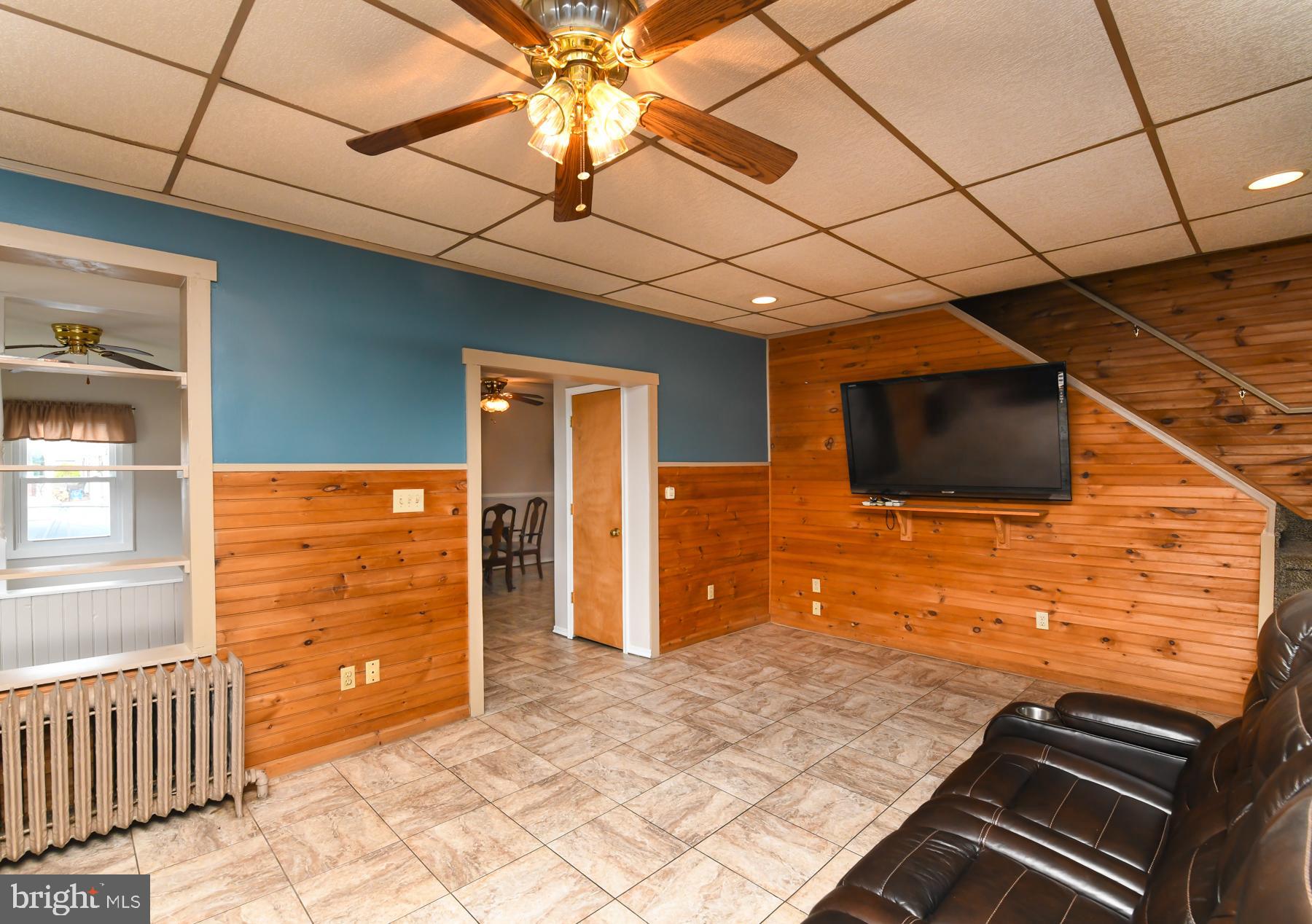 116 Main Street Bridgeport, NJ 08014 - Photo 20 of 29 living room