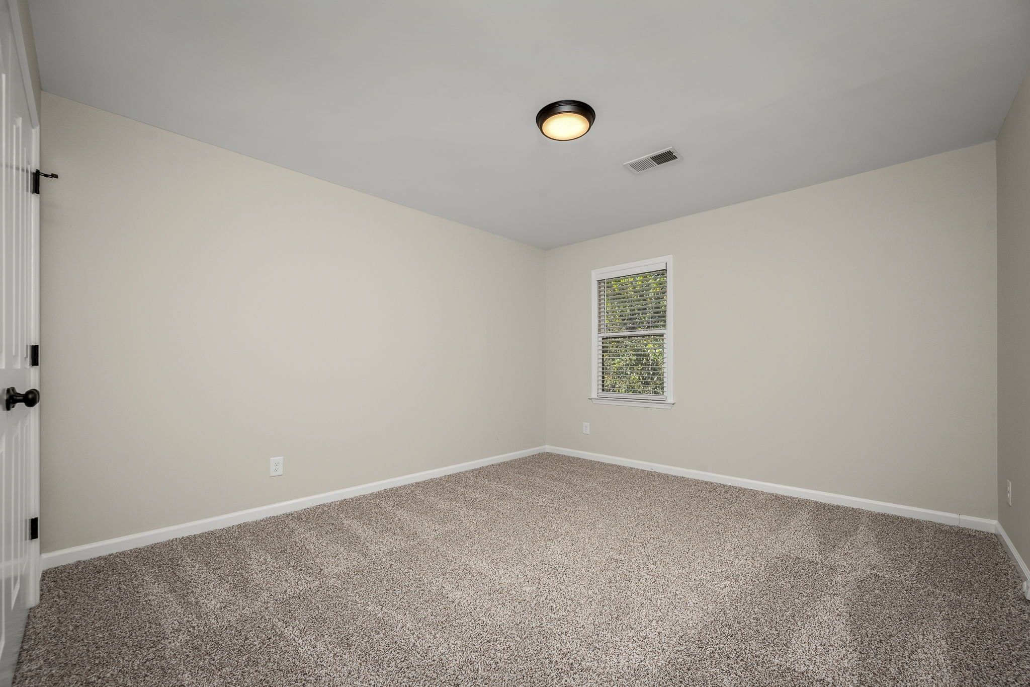 2923 Regenwood Drive Murfreesboro, TN 37129 - Photo 19 of 34 an empty room with a window