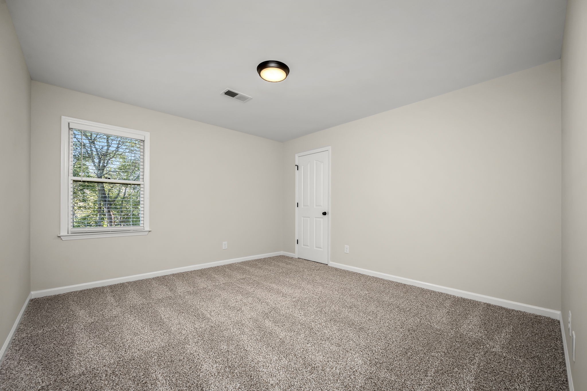 2923 Regenwood Drive Murfreesboro, TN 37129 - Photo 20 of 34 an empty room with windows