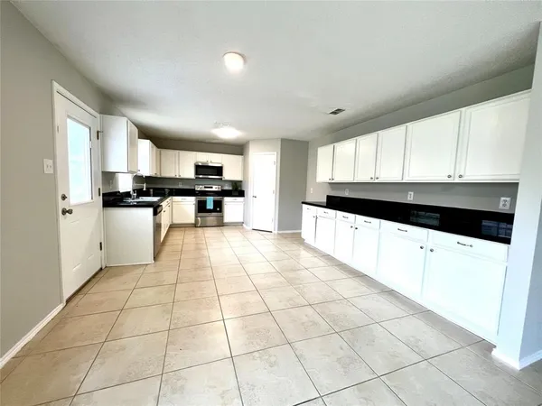 $3,200 | 2625 Lake Meadow Drive, McKinney, TX 75071