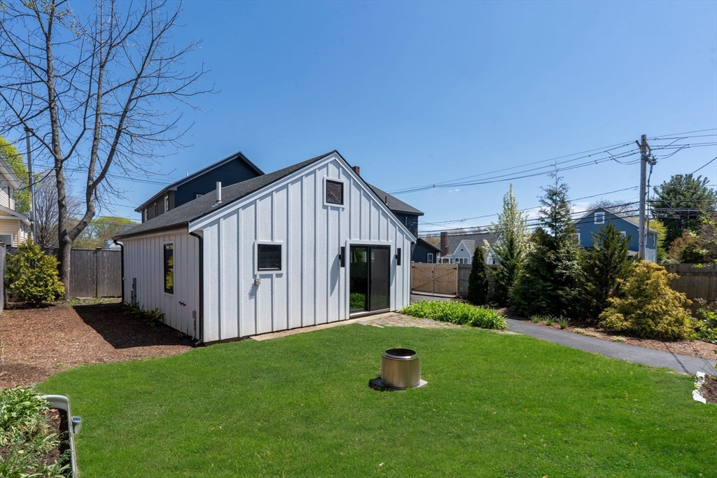 39 Topsfield Road Ipswich, MA 01938 - Photo 5 of 40