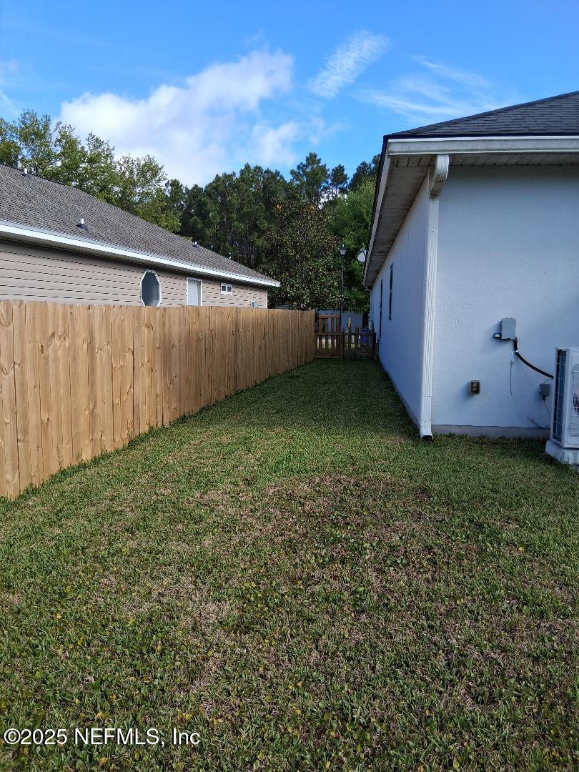 96028 Coral Reef Road Yulee, FL 32097 - Photo 28 of 33 side yard