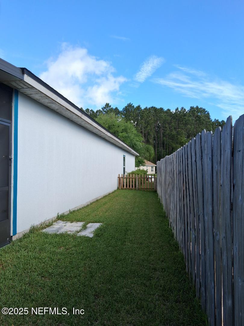 96028 Coral Reef Road Yulee, FL 32097 - Photo 31 of 33 side yard
