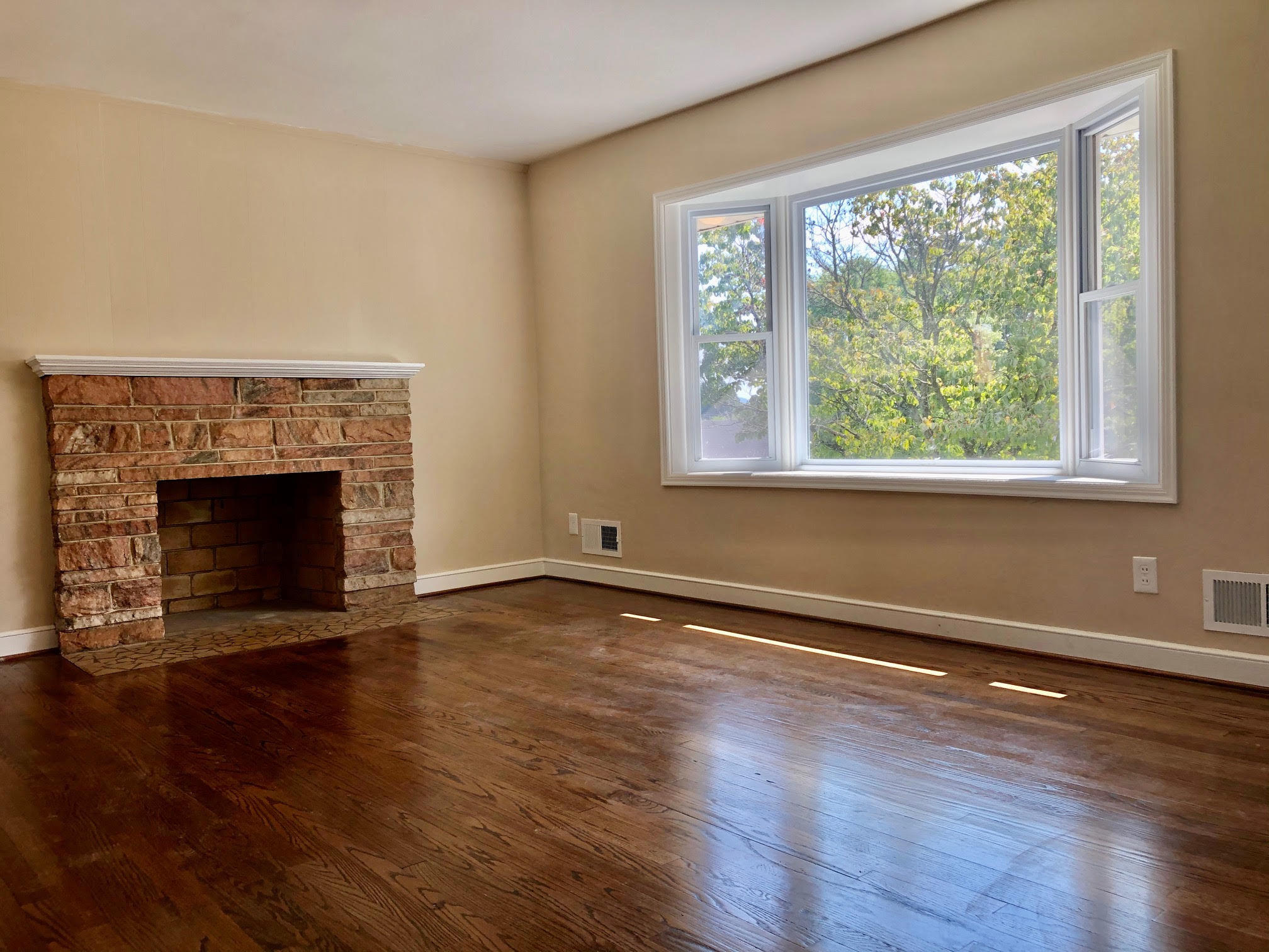 3342 Frontier Road Northwest Roanoke, VA 24012 - Photo 3 of 15 LR 2