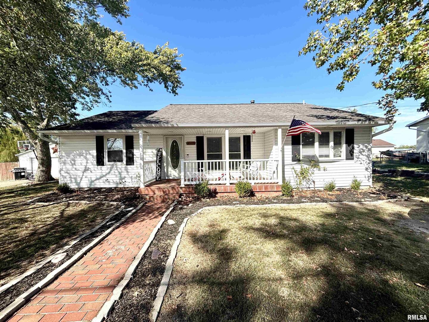 1012 West 4th Street Centralia, IL 62801 - Photo 1 of 20 a front view of a house with swimming pool