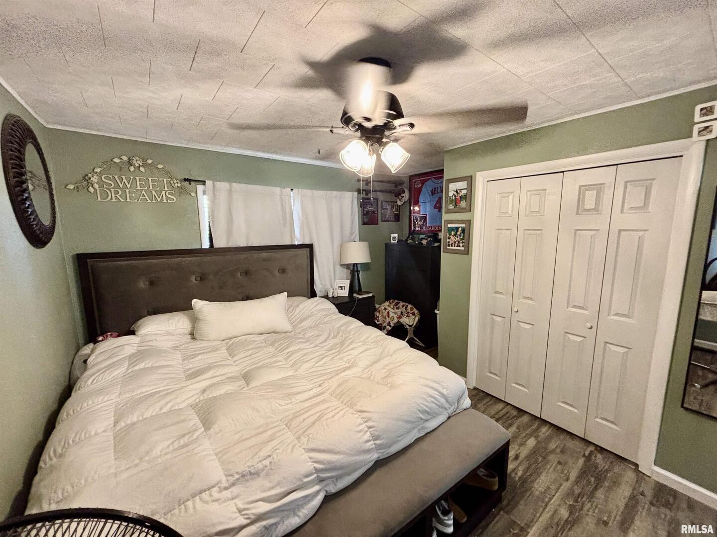 1012 West 4th Street Centralia, IL 62801 - Photo 11 of 20 a large bed in a bedroom next to a window