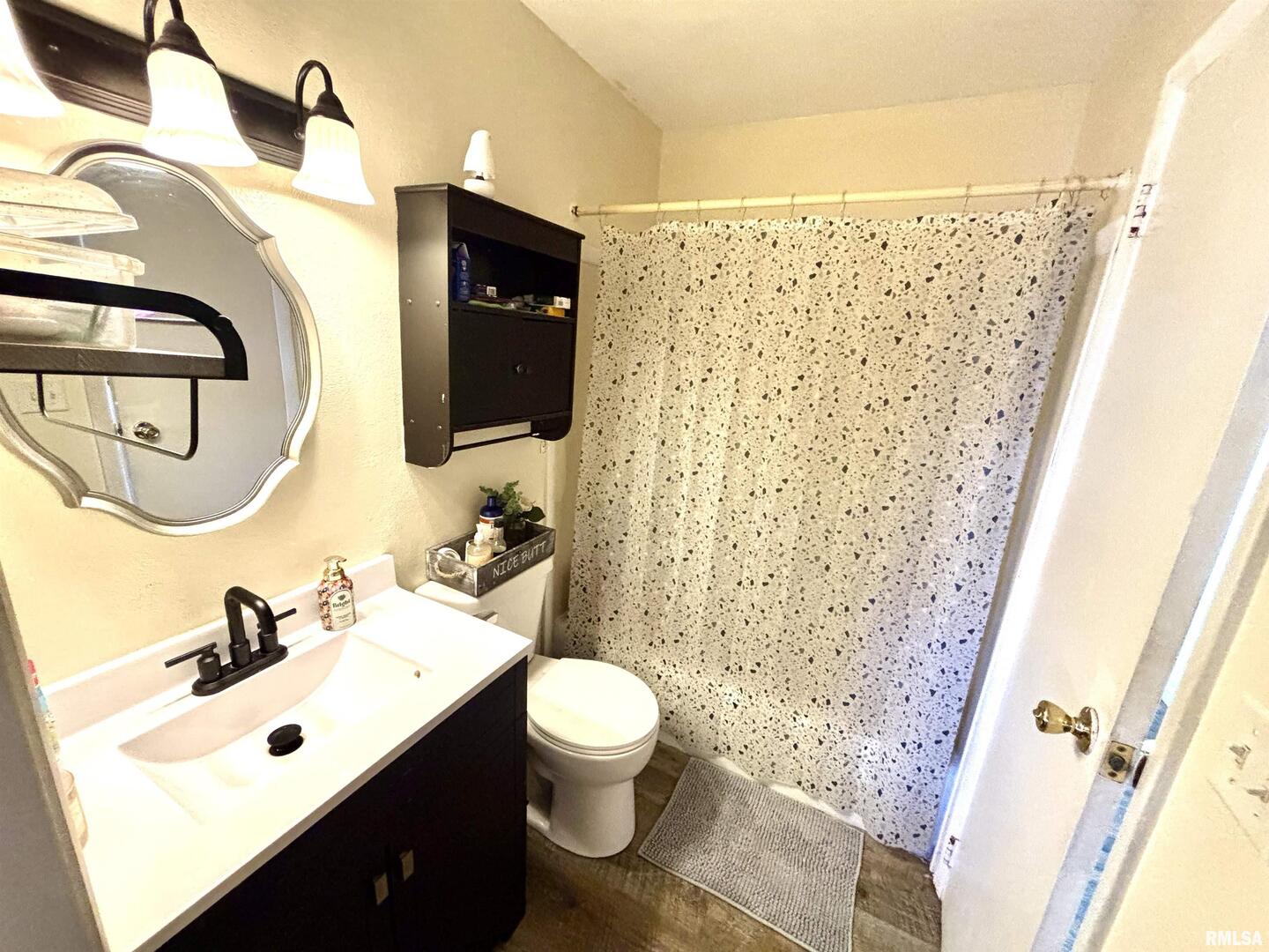 1012 West 4th Street Centralia, IL 62801 - Photo 14 of 20 a bathroom with a sink toilet and shower