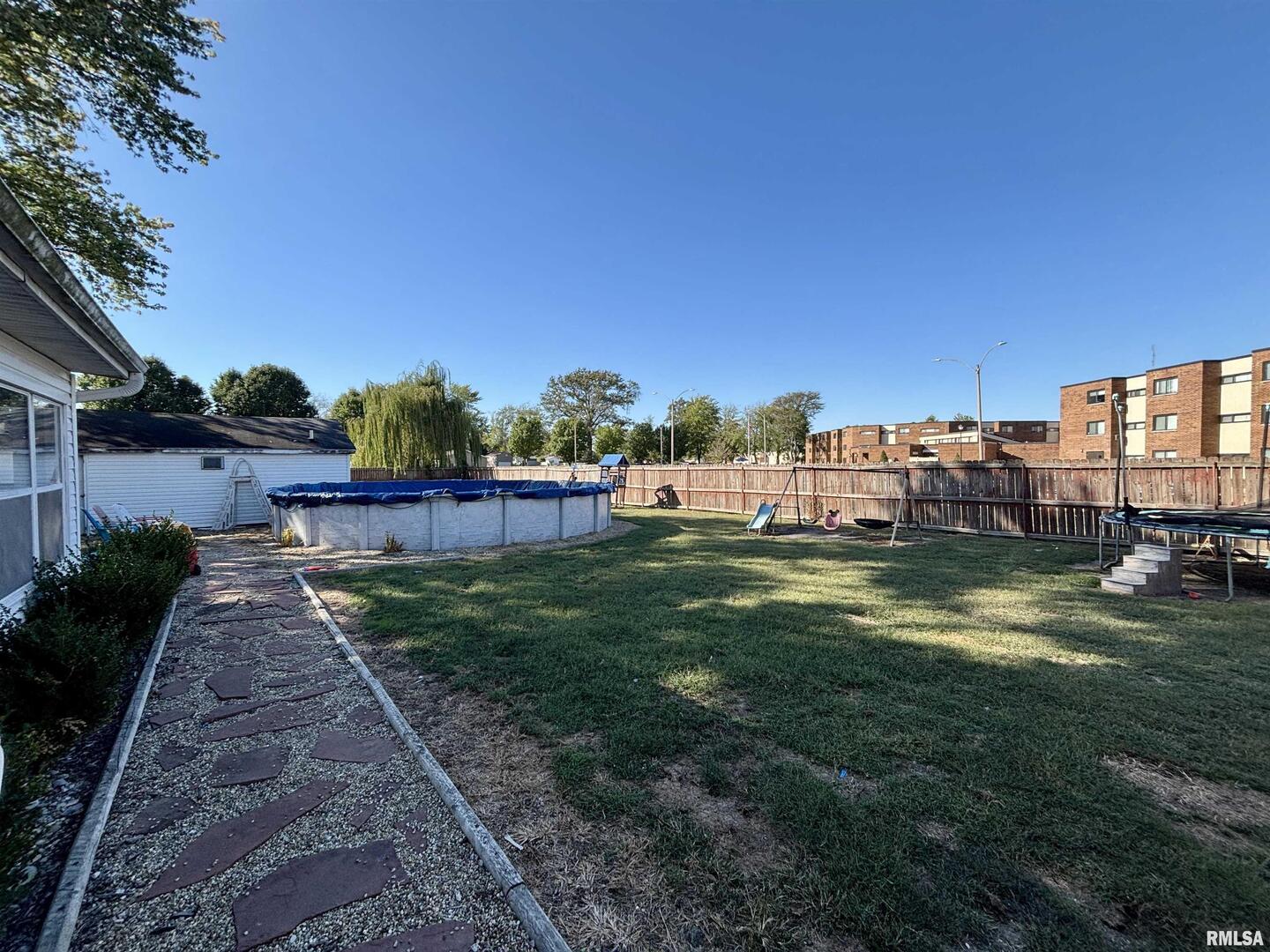 1012 West 4th Street Centralia, IL 62801 - Photo 19 of 20 a view of a garden