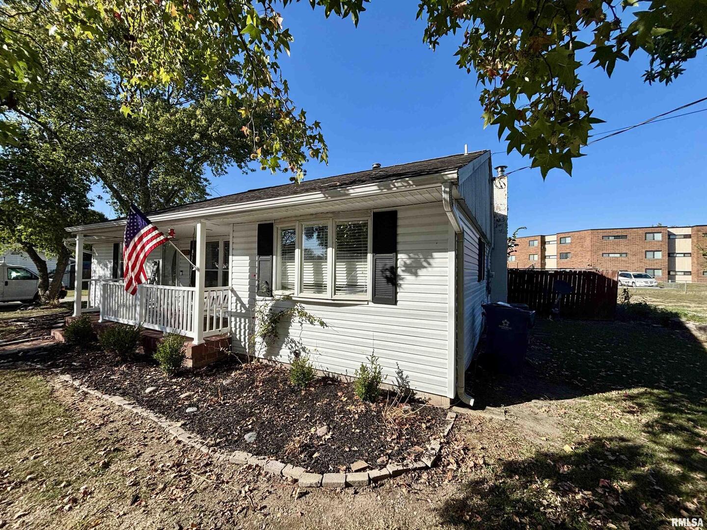 1012 West 4th Street Centralia, IL 62801 - Photo 3 of 20 a front view of a house with a yard