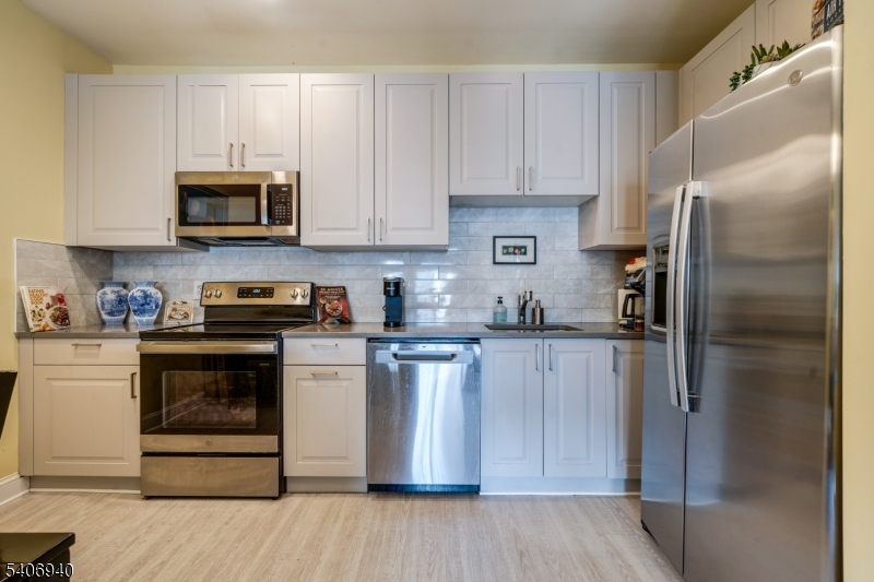 6411 Richmond Road, Unit 411 West Milford, NJ 07480 - Photo 9 of 32