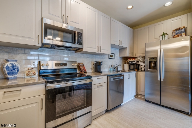 6411 Richmond Road, Unit 411 West Milford, NJ 07480 - Photo 10 of 32