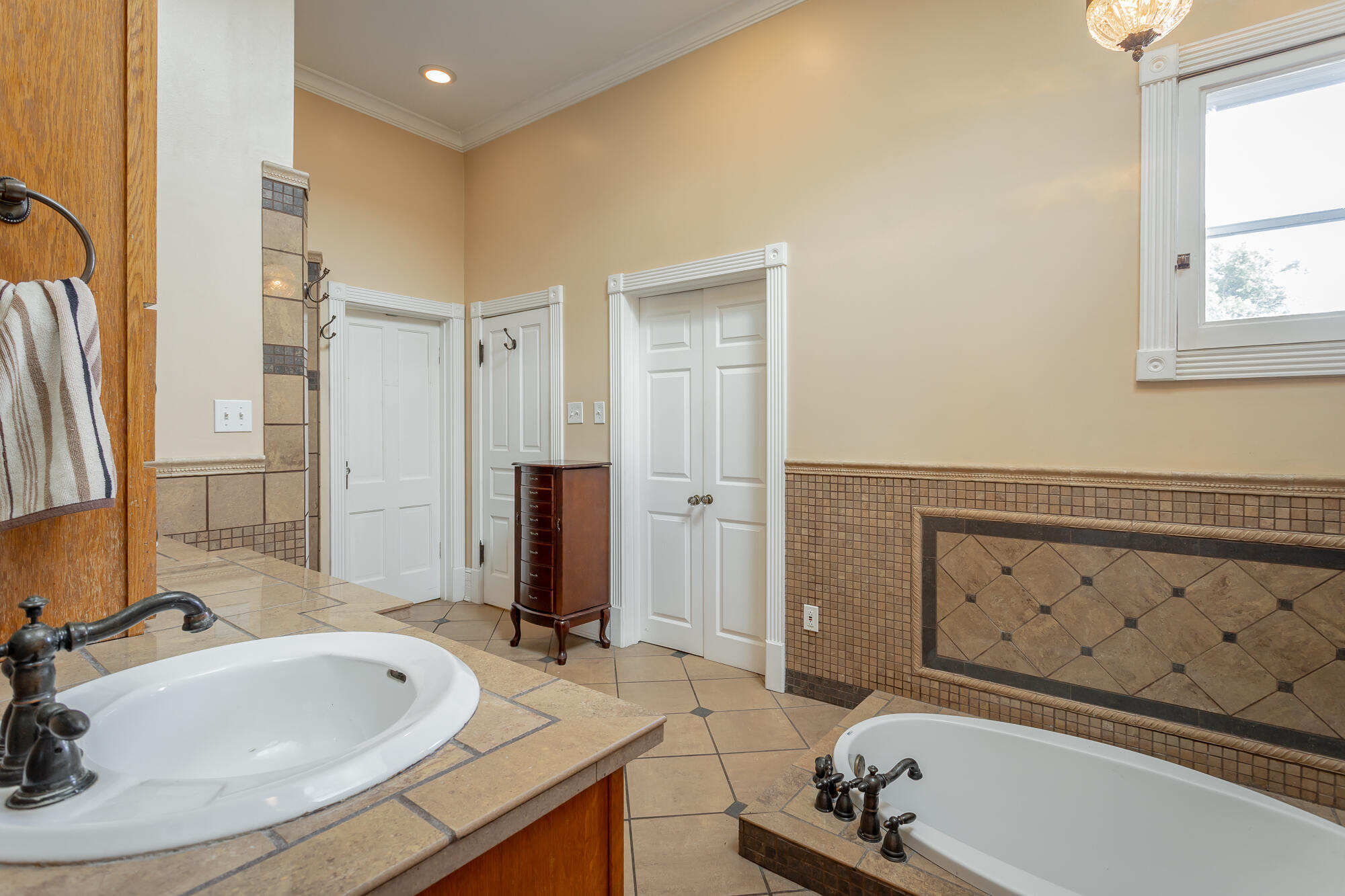 46 North Crest Road Chattanooga, TN 37404 - Photo 118 of 207 Bathroom