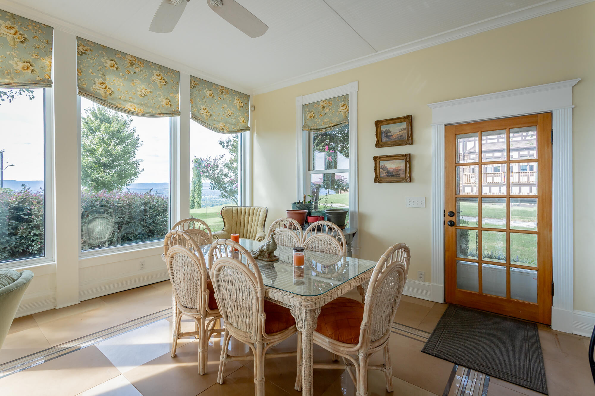 46 North Crest Road Chattanooga, TN 37404 - Photo 122 of 207 Lounge Area