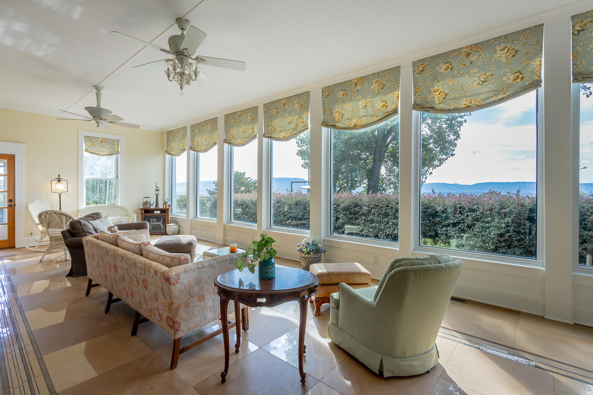 46 North Crest Road Chattanooga, TN 37404 - Photo 124 of 207 Lounge Area