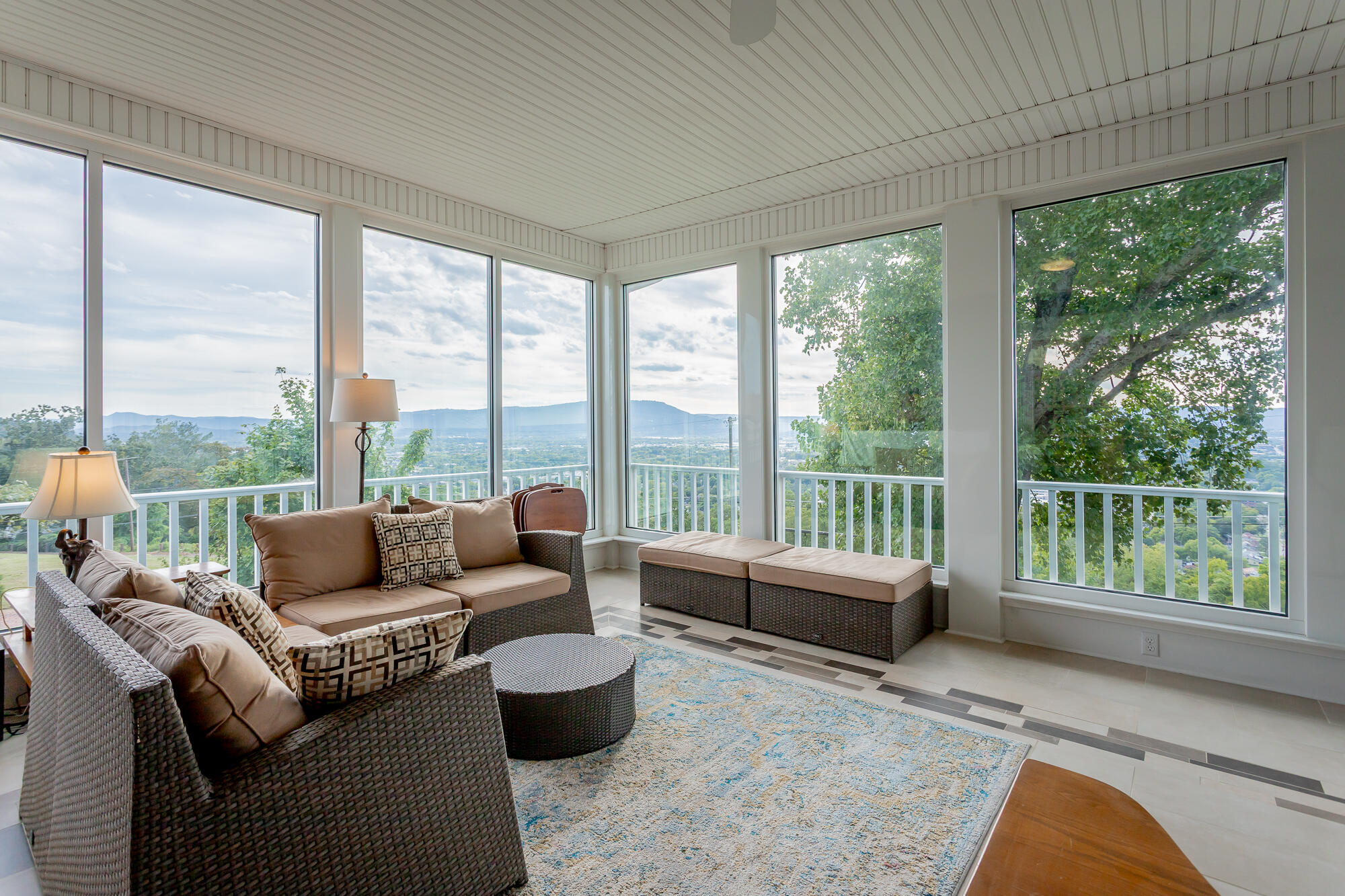 46 North Crest Road Chattanooga, TN 37404 - Photo 133 of 207 Lounge Area