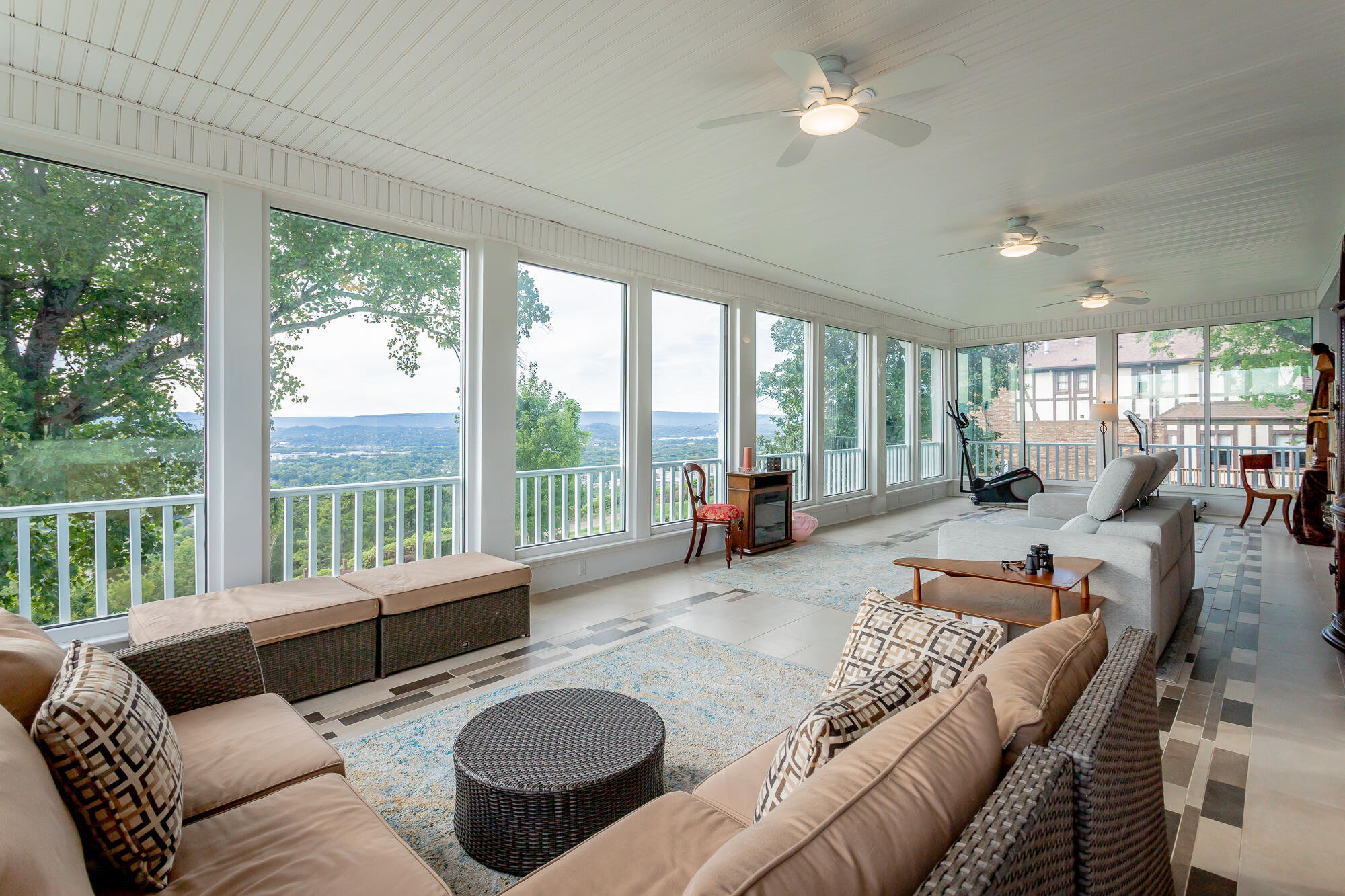 46 North Crest Road Chattanooga, TN 37404 - Photo 134 of 207 Lounge Area