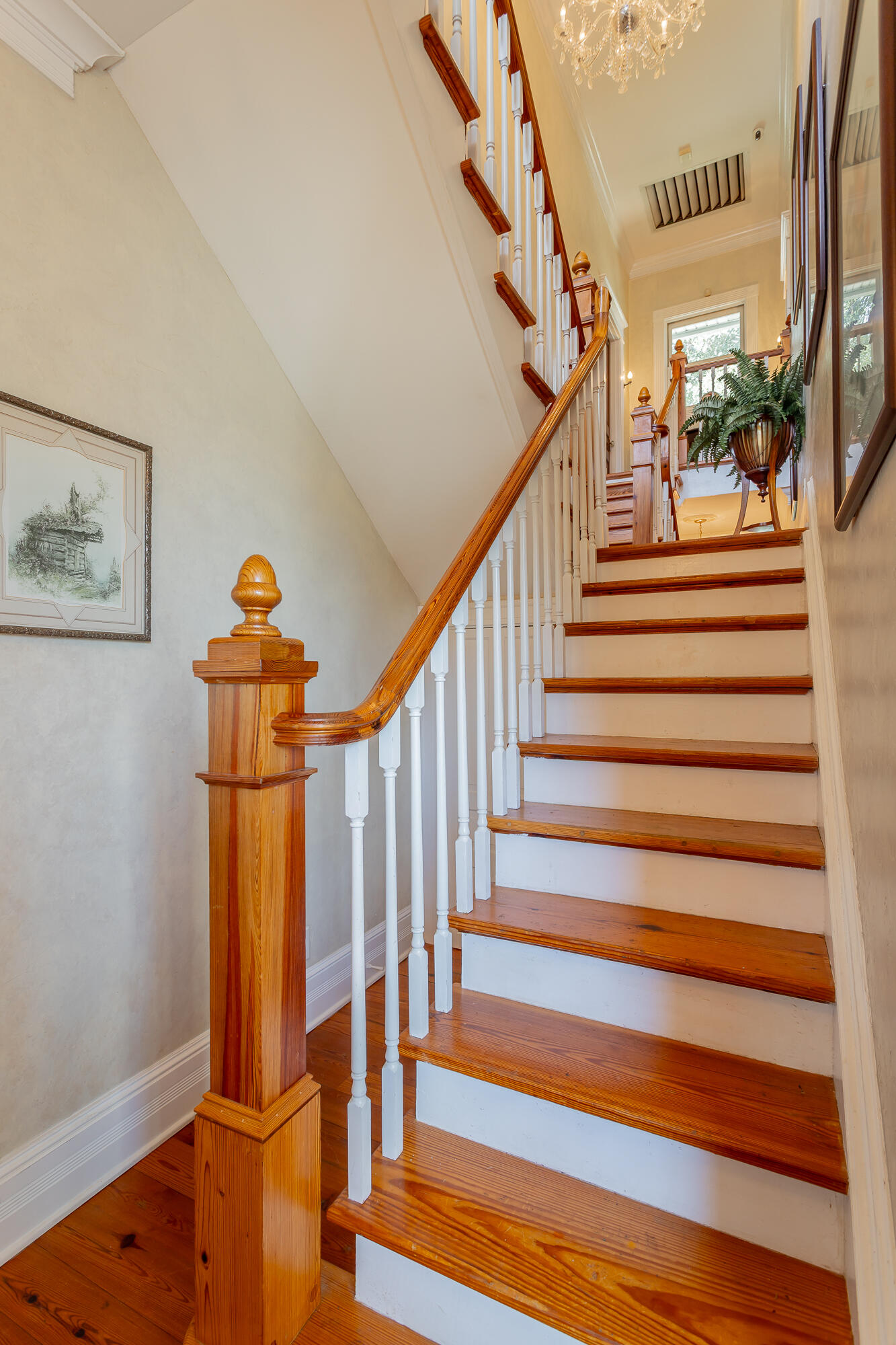 46 North Crest Road Chattanooga, TN 37404 - Photo 16 of 207 Entry Stair