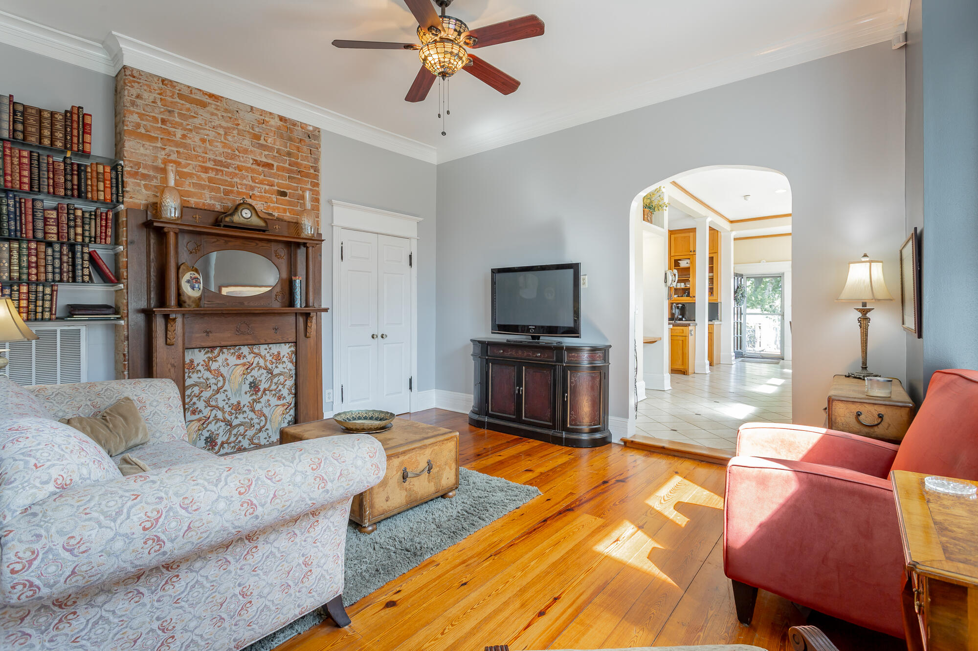 46 North Crest Road Chattanooga, TN 37404 - Photo 21 of 207 Living Room