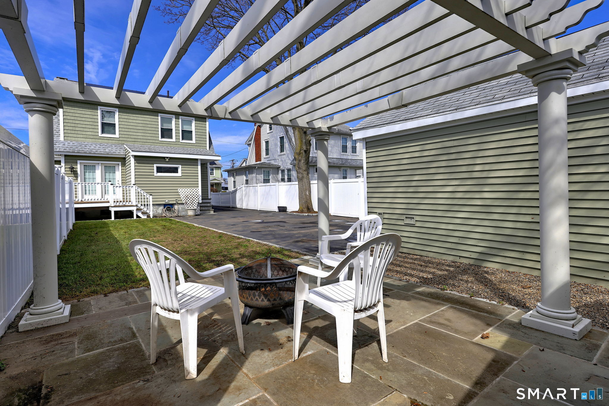 40 Yale Street Stratford, CT 06615 - Photo 27 of 31 a patio with table and chairs
