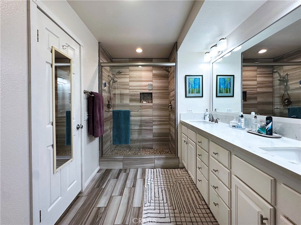 17371 Mockingbird Canyon Road Riverside, CA 92504 - Photo 22 of 73 Primary Bathroom Bathroom