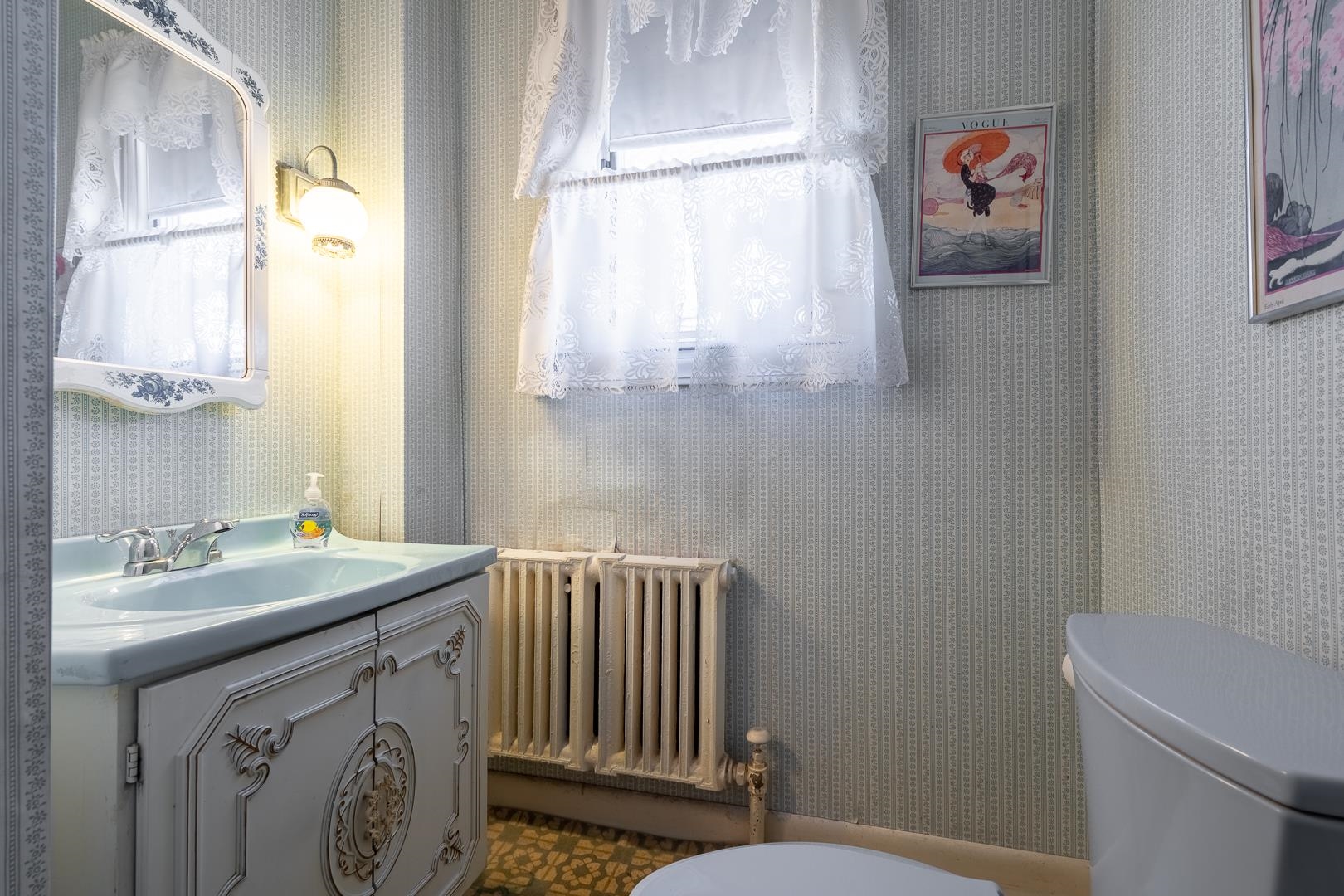 446 Mammoth Road Manchester, NH 03103 - Photo 13 of 38