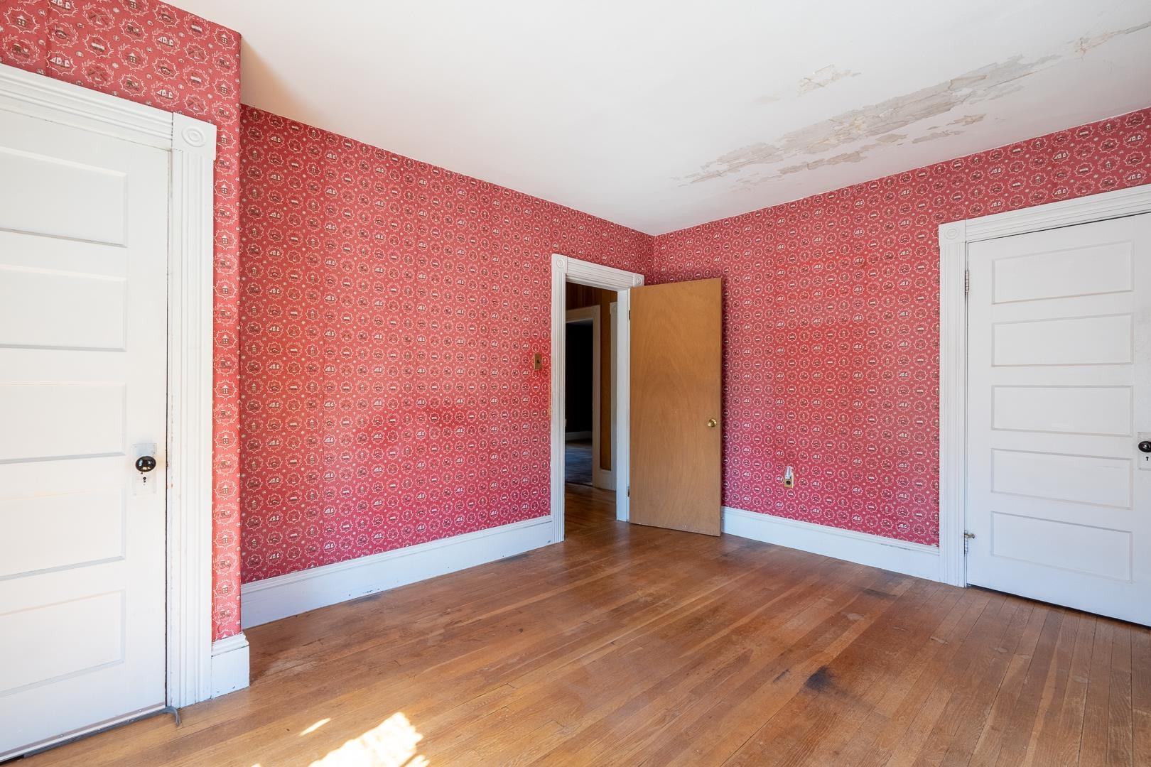 446 Mammoth Road Manchester, NH 03103 - Photo 27 of 38
